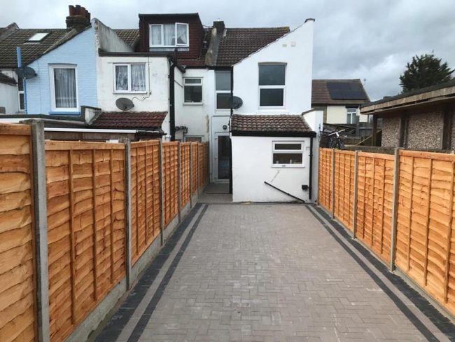 back garden patio new fence 05