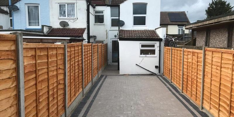back garden patio new fence 05