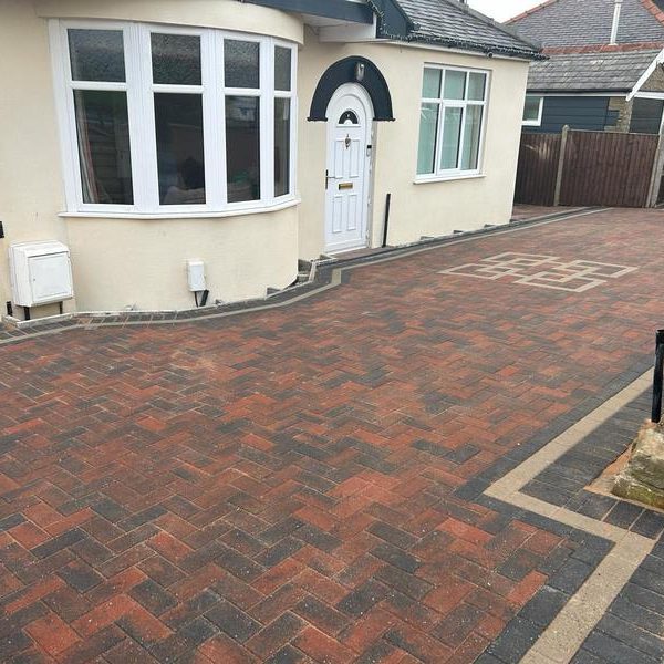 burnley block paved driveway artifical grass garden 04