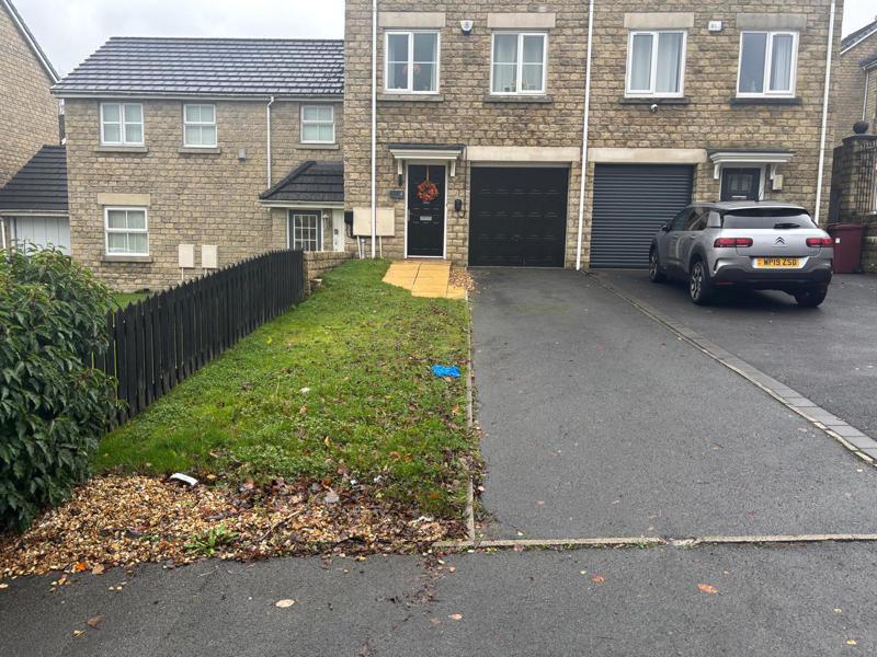 charcoal block paved driveway with lighter grey border in accrington lancashire 1